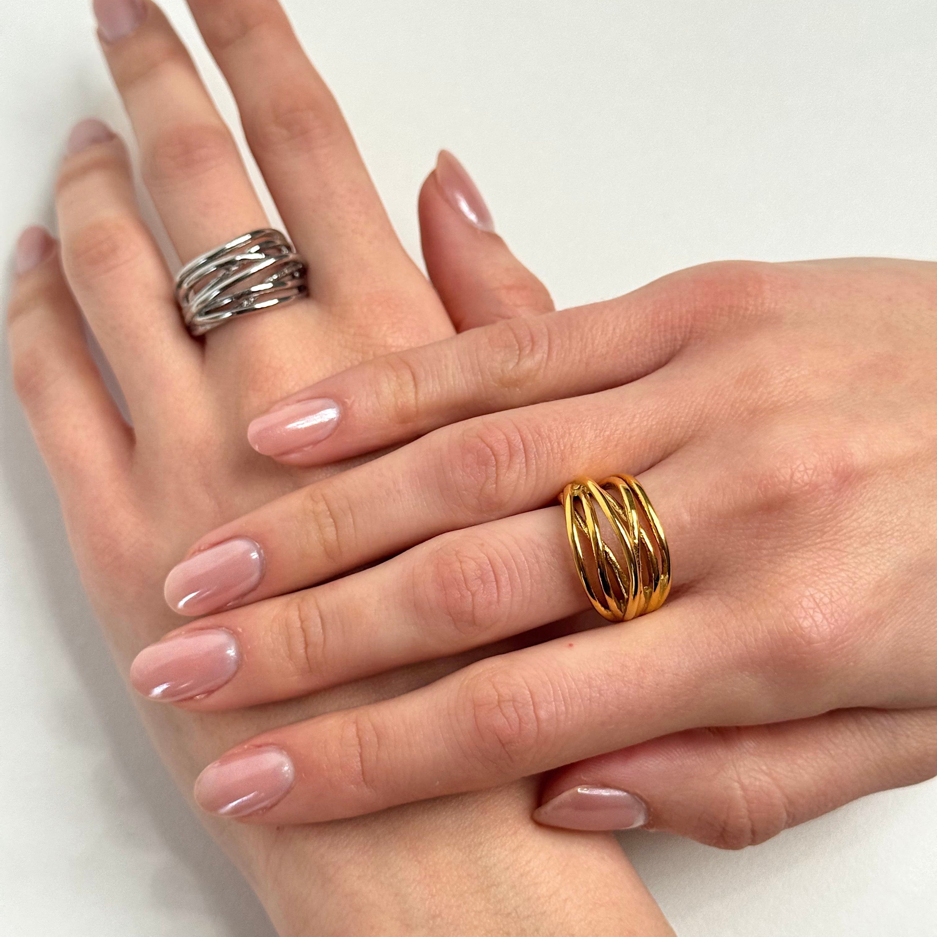 ANELLO THORNS