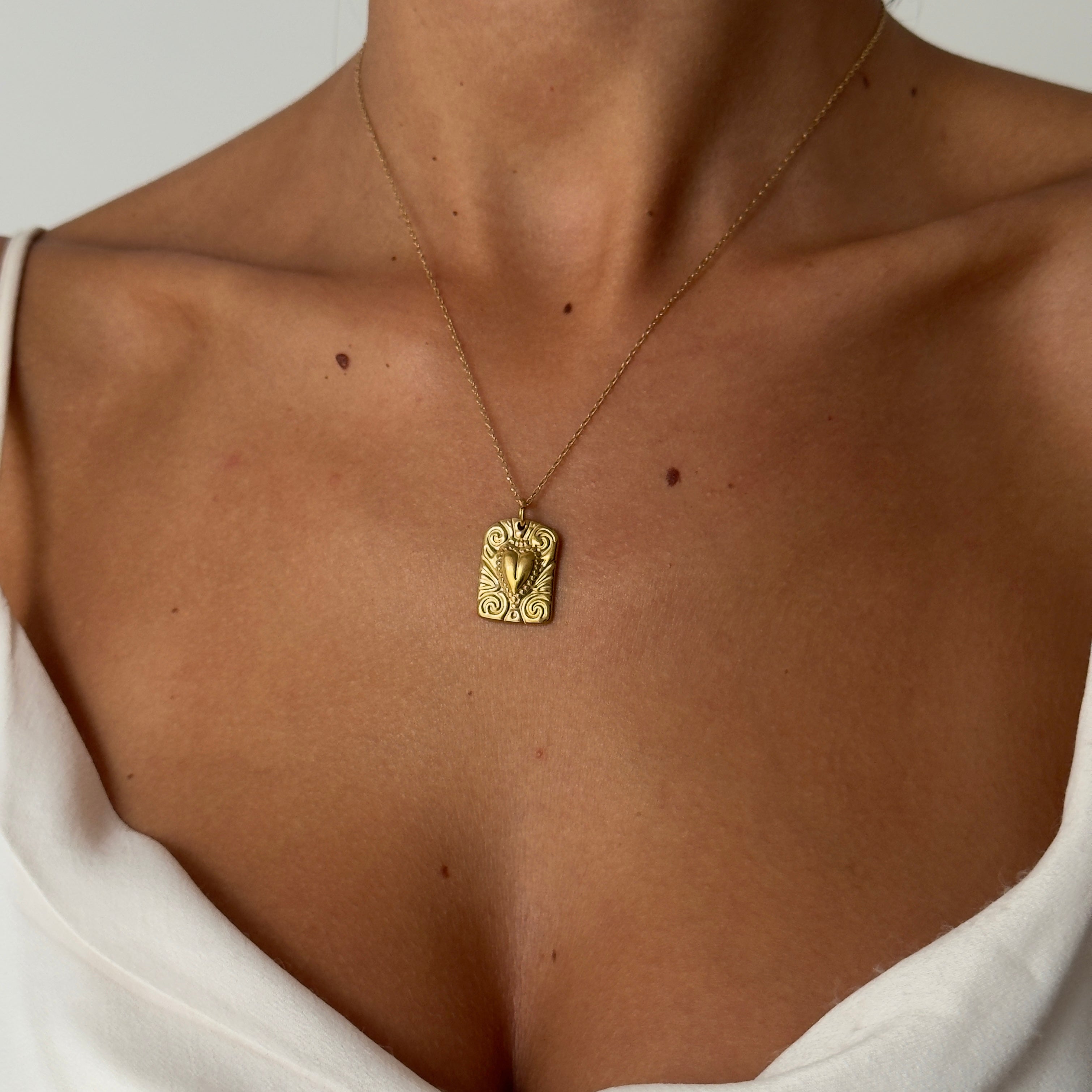 COLLANA BREAST