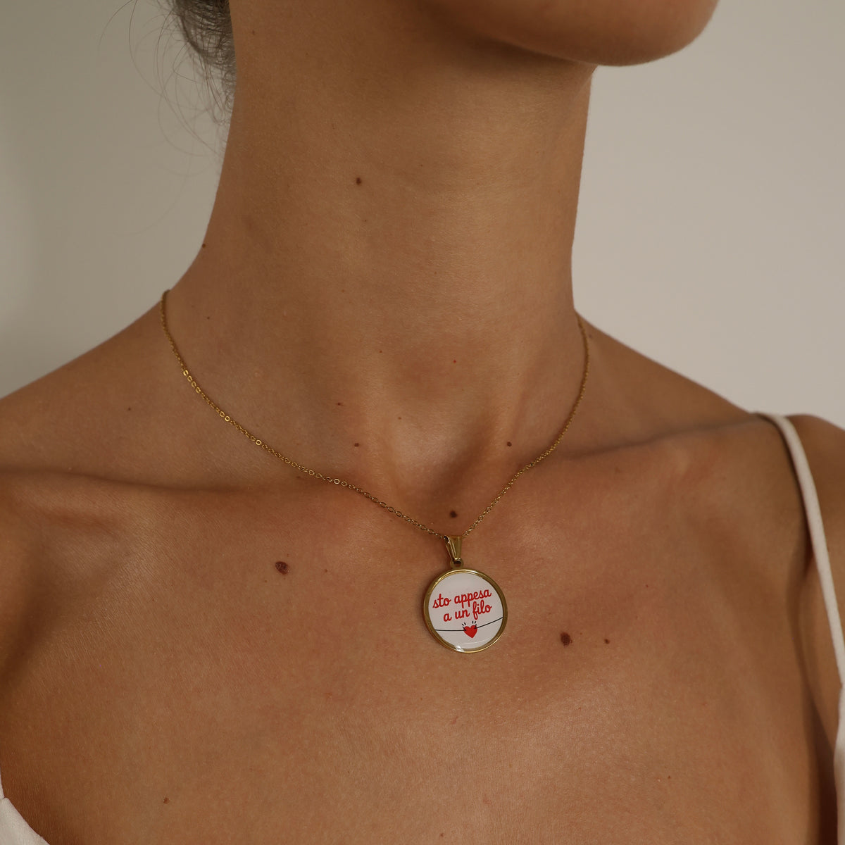 STO APPESA A UN FILO